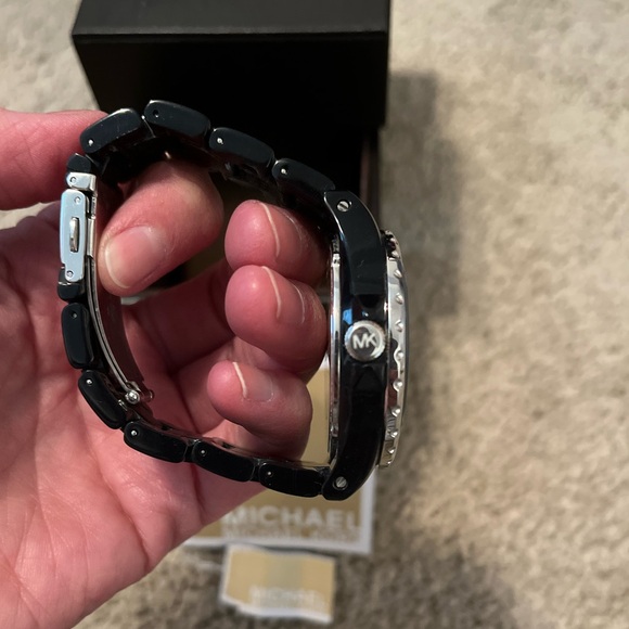 Michael Kors black watch - Picture 4 of 5